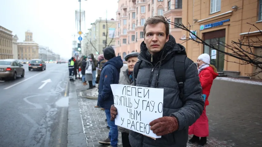 "Жывы ланцуг" у Мінску прастаяў паўгадзіны, яго хапіла на два кварталы