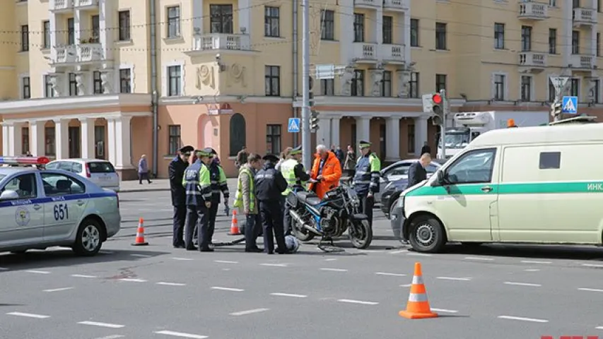 ДАІ заявіла, што інспектара ў Мінску збіў матацыкліст (фота)